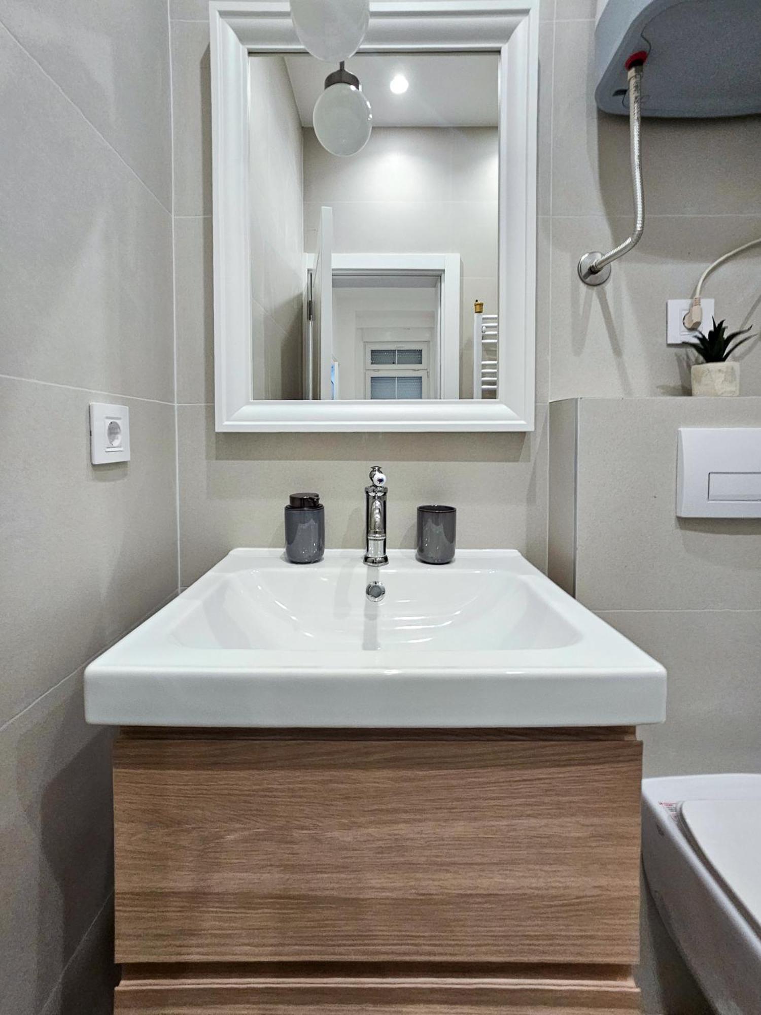 Easy Life Apartment *